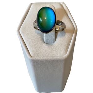 Vintage Style Mood Ring w/ beautiful vivid ever changing colors!!